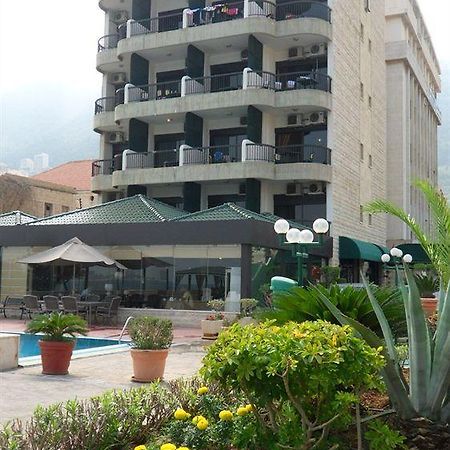 ג'ונייה Holiday Suites Hotel & Beach Resort מראה חיצוני תמונה