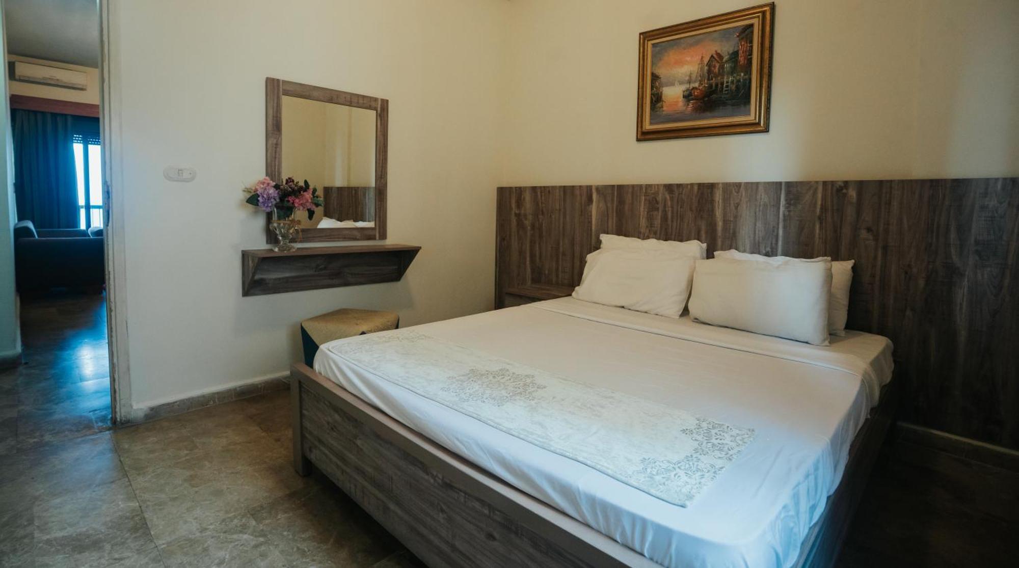 ג'ונייה Holiday Suites Hotel & Beach Resort מראה חיצוני תמונה