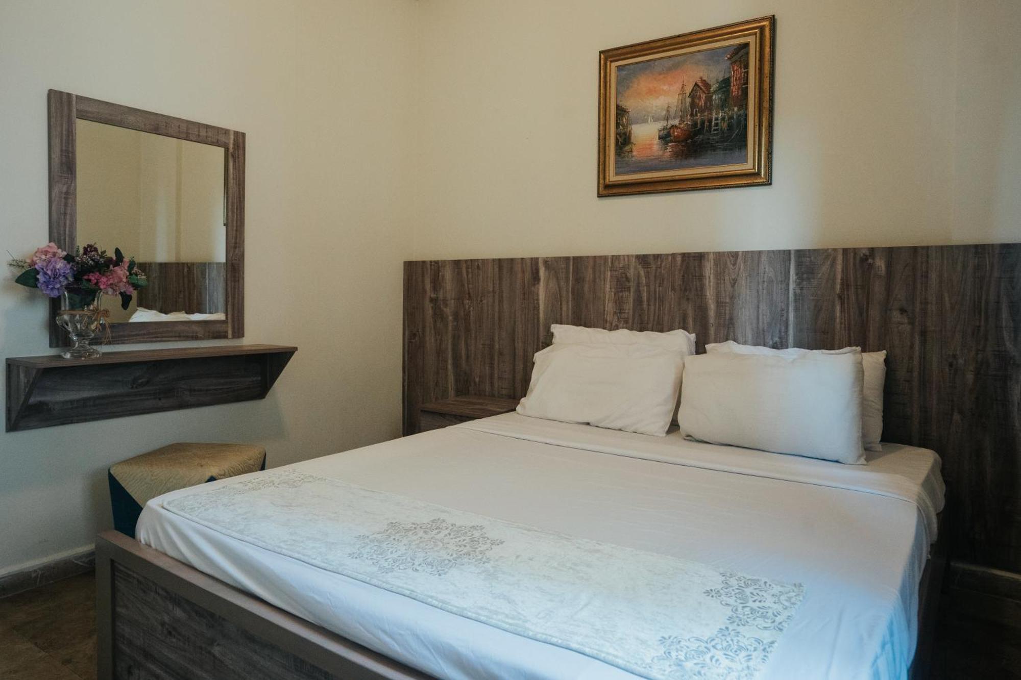 ג'ונייה Holiday Suites Hotel & Beach Resort מראה חיצוני תמונה