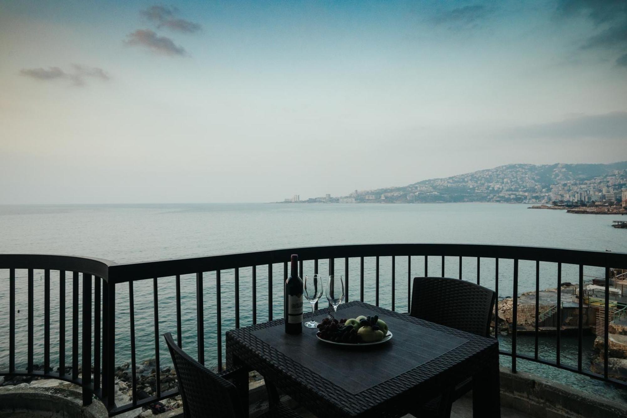 ג'ונייה Holiday Suites Hotel & Beach Resort מראה חיצוני תמונה