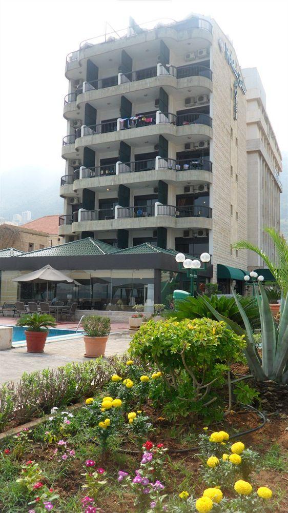 ג'ונייה Holiday Suites Hotel & Beach Resort מראה חיצוני תמונה