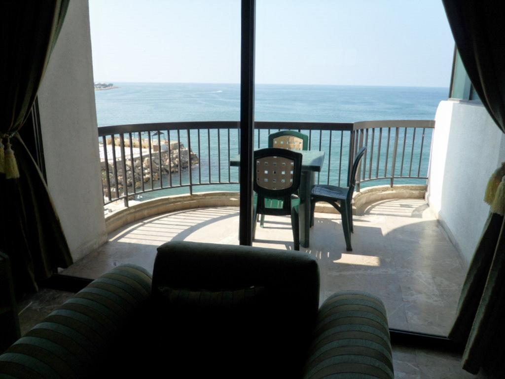 ג'ונייה Holiday Suites Hotel & Beach Resort חדר תמונה