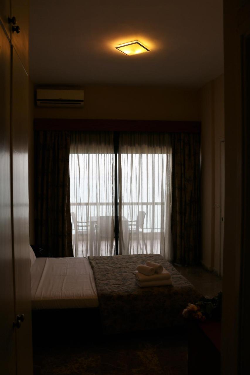 ג'ונייה Holiday Suites Hotel & Beach Resort מראה חיצוני תמונה