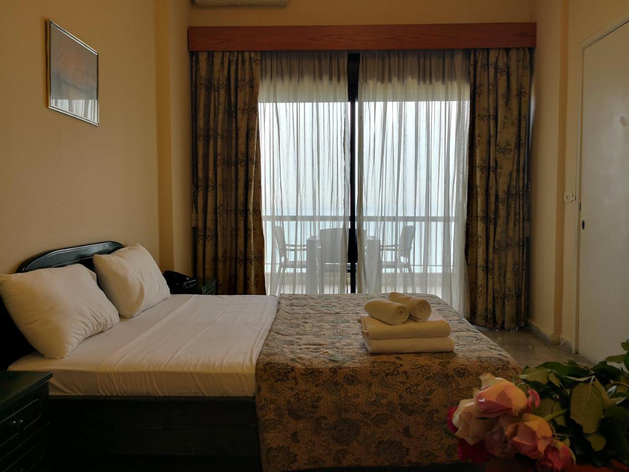 ג'ונייה Holiday Suites Hotel & Beach Resort מראה חיצוני תמונה