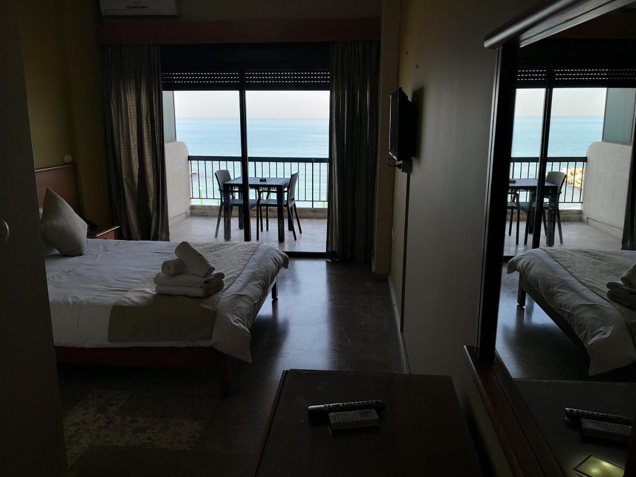 ג'ונייה Holiday Suites Hotel & Beach Resort מראה חיצוני תמונה