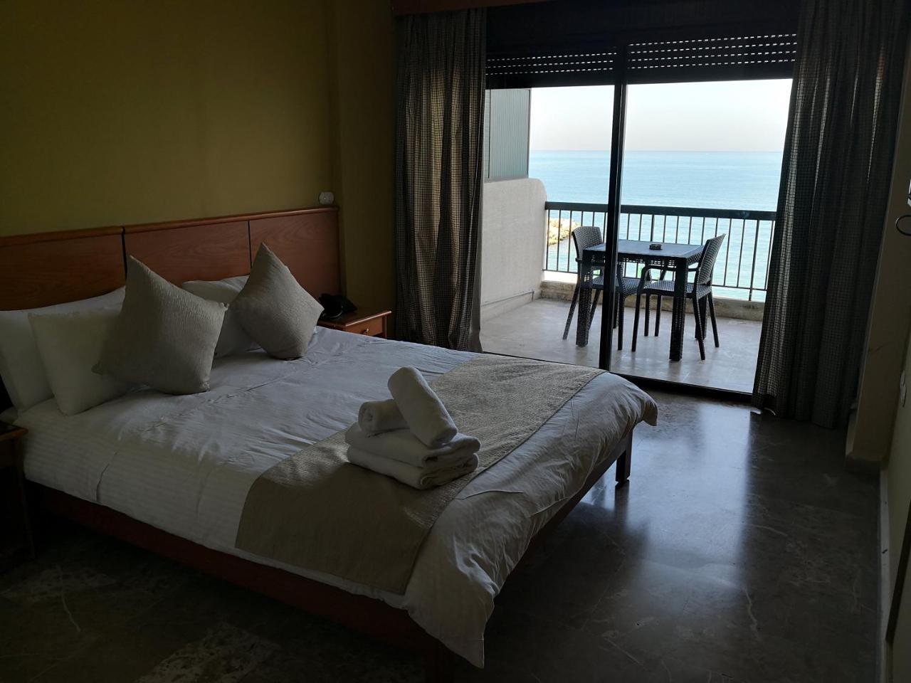 ג'ונייה Holiday Suites Hotel & Beach Resort מראה חיצוני תמונה