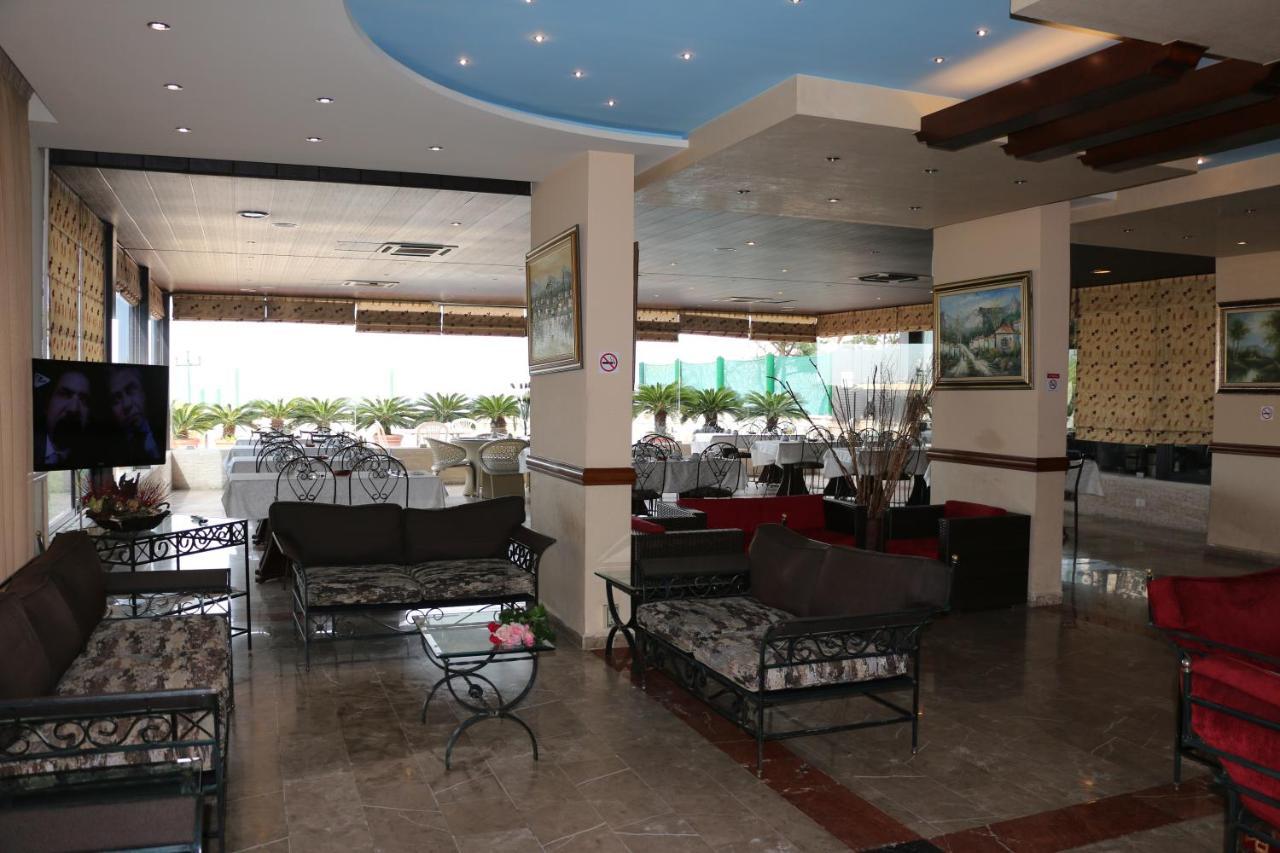 ג'ונייה Holiday Suites Hotel & Beach Resort מראה חיצוני תמונה