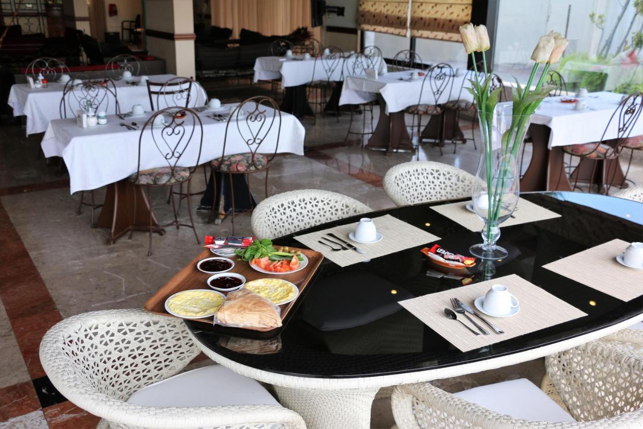 ג'ונייה Holiday Suites Hotel & Beach Resort מראה חיצוני תמונה