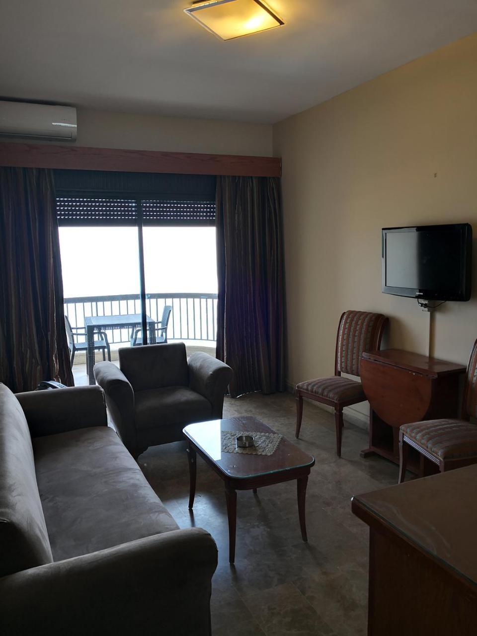 ג'ונייה Holiday Suites Hotel & Beach Resort מראה חיצוני תמונה