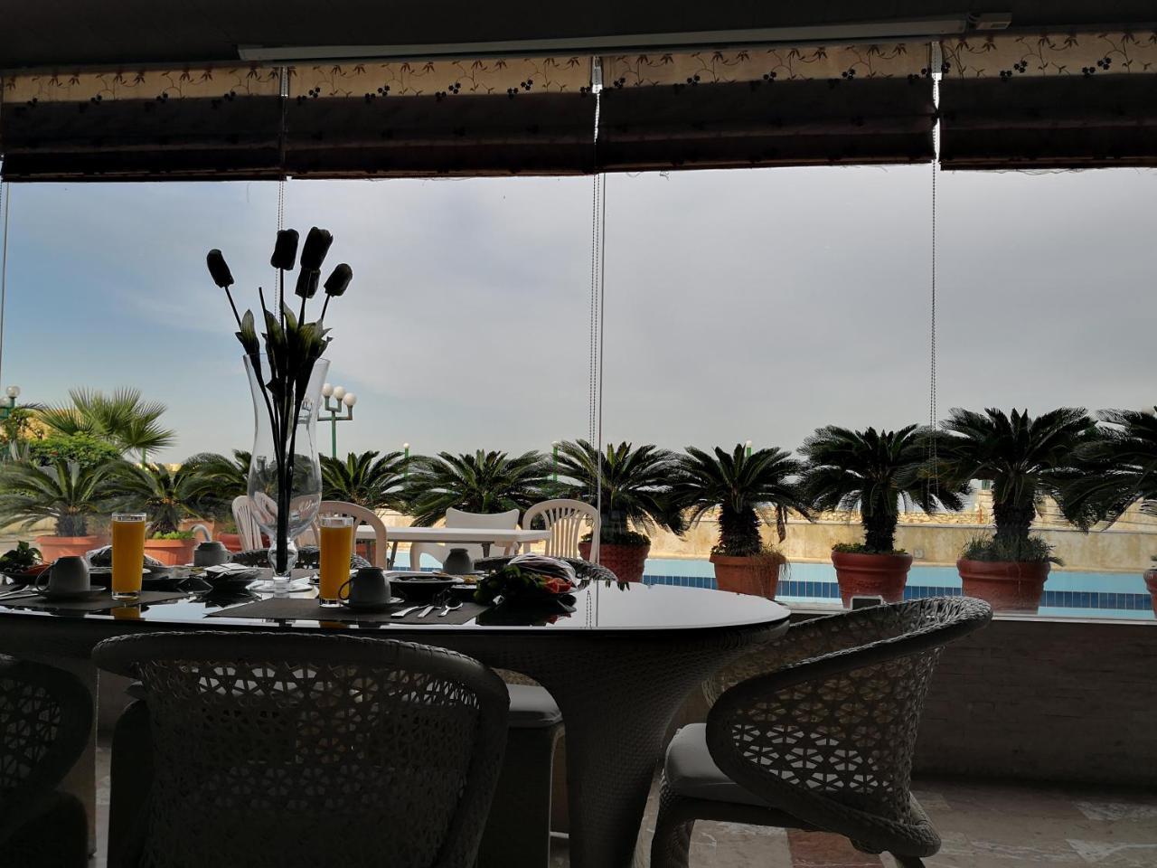 ג'ונייה Holiday Suites Hotel & Beach Resort מראה חיצוני תמונה